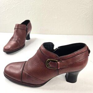 Clarks Ankle Booties 6.5 Dark Brown Leather Dressy Buckle Block Heel Shooties